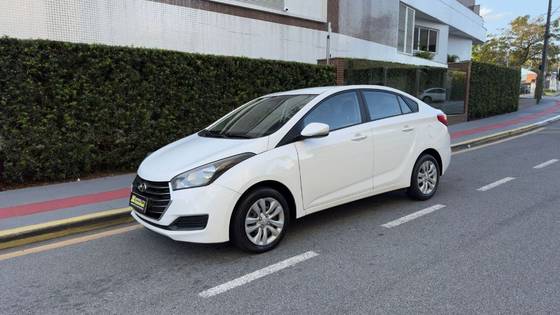 HYUNDAI HB20S 1.0 COMFORT PLUS 12V FLEX 4P MANUAL